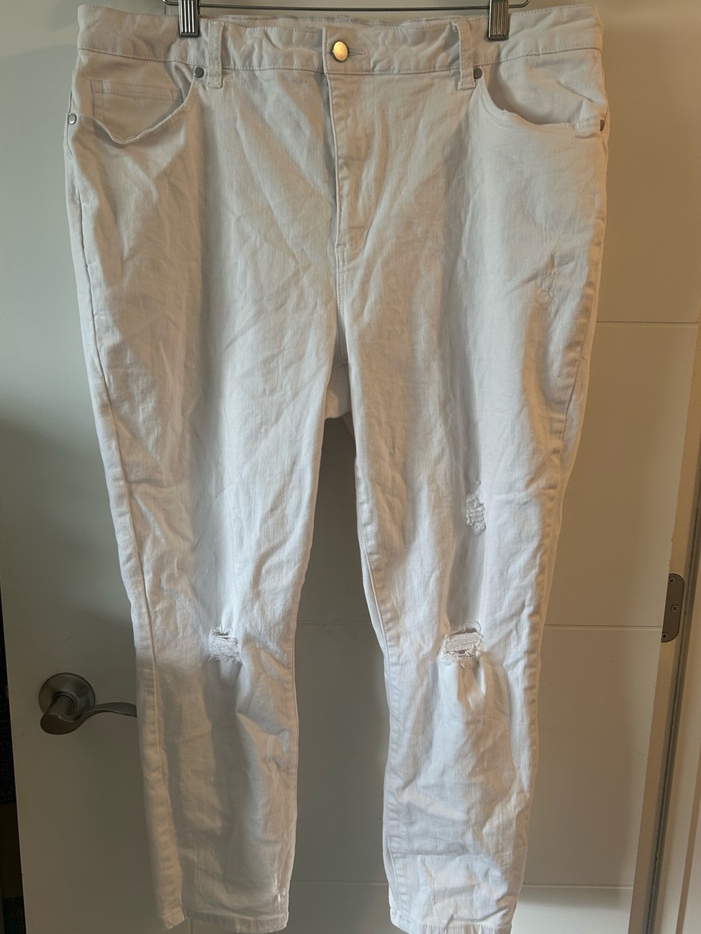 White Women's Distressed ankle/capri